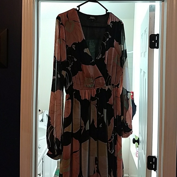 Lulus Dresses & Skirts - Lulu Floral Dress